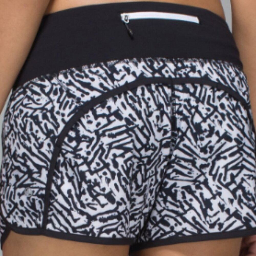 (6274) LULULEMON Run Times Short *4-way Stretch 4" in Brushed Animal in Sz 8